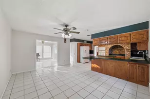 1205 N Creek Cir, Waxahachie, TX 75165 - Photo 10