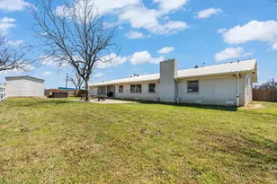 1641 E Henderson St, Cleburne, TX 76031 - Photo 6