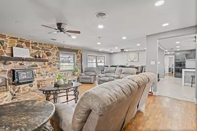 1641 E Henderson Street, Cleburne, TX 76031 - Photo 30