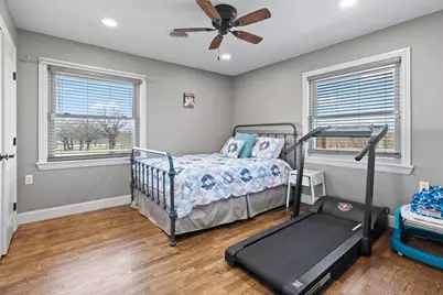 1641 E Henderson Street, Cleburne, TX 76031 - Photo 14