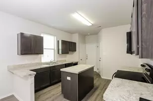 5525 Shore Point Trl, Fort Worth, TX 76119 - Photo 2