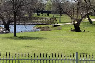 3718 W Rochelle Rd, Irving, TX 75062 - Photo 32