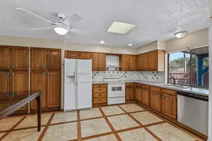 801 Meadowlark Dr, Lewisville, TX 75067 - Photo 2