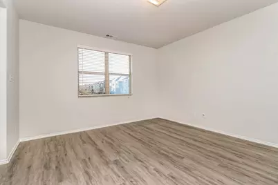 5556 Willamette Drive, Fort Worth, TX 76119 - Photo 6