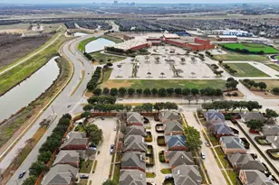 8615 Oak Valley Ct, Irving, TX 75063 - Photo 36