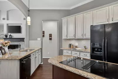 8615 Oak Valley Court, Irving, TX 75063 - Photo 10