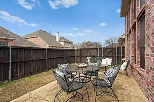 8615 Oak Valley Ct, Irving, TX 75063 - Photo 32
