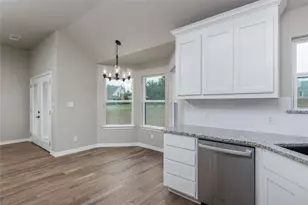 1607 W College St, Jacksboro, TX 76458 - Photo 14