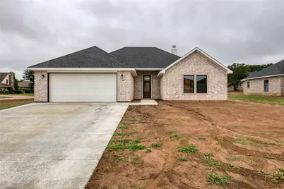 1607 W College Street, Jacksboro, TX 76458 - Photo 1