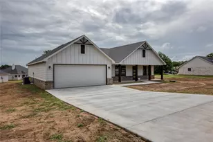 232 Prairie St, Jacksboro, TX 76458 - Photo 2