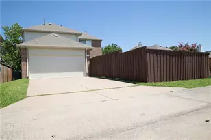 2021 Reddenson Dr, Carrollton, TX 75010 - Photo 36