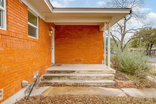 2020 Crestridge St, Stephenville, TX 76401 - Photo 4