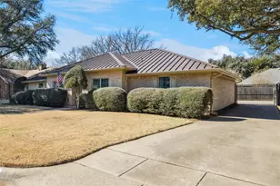4212 Lake Vista Dr, Benbrook, TX 76132 - Photo 4