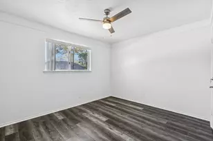 5014 Les Chateaux Dr, Dallas, TX 75235 - Photo 20