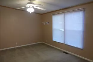 422 Hutchinson St, Bowie, TX 76230 - Photo 22