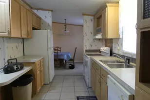 422 Hutchinson St, Bowie, TX 76230 - Photo 20