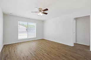 2637 W Randol Mill Rd, Arlington, TX 76012 - Photo 8