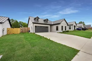 407 N Dallas St, Rice, TX 75155 - Photo 2