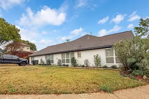 2402 Country Valley Rd, Garland, TX 75041 - Photo 2