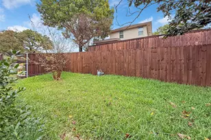 2402 Country Valley Rd, Garland, TX 75041 - Photo 34