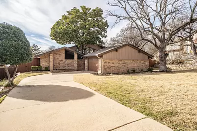 2102 Stonehill Court, Arlington, TX 76012 - Photo 4