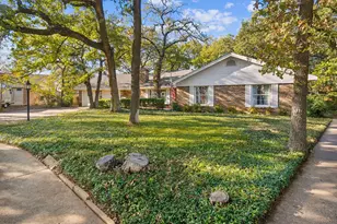 2637 Locksley Chase Dr, Irving, TX 75061 - Photo 2