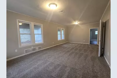 1126 W 6th Avenue, Corsicana, TX 75110 - Photo 2