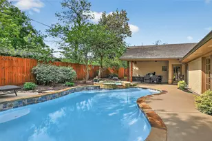 2215 Oak Creek Dr, Sherman, TX 75092 - Photo 2