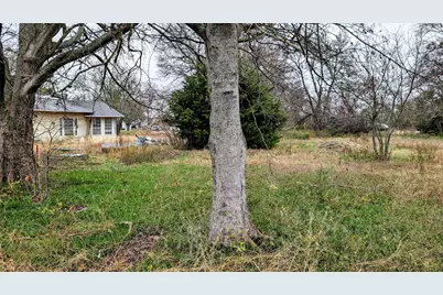 406 E Locust Street, Whitewright, TX 75491 - Photo 2