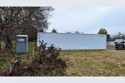 410 E Locust Street, Whitewright, TX 75491 - Photo 2