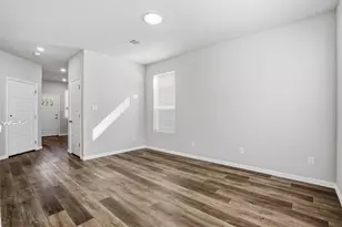 303 Eastland St, Cleburne, TX 76031 - Photo 16