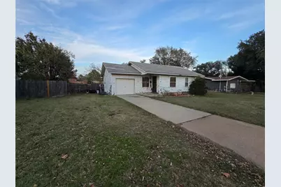 321 E Mustang Street, Crowley, TX 76036 - Photo 2