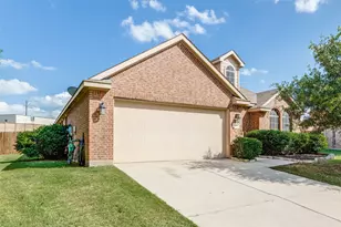 700 Lark Dr, Aubrey, TX 76227 - Photo 2