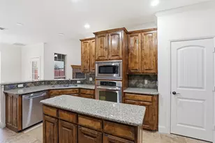 1104 Lynnwood Dr, Cleburne, TX 76033 - Photo 6