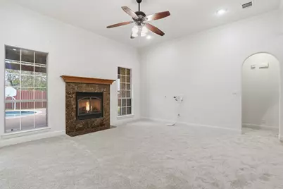 1104 Lynnwood Drive, Cleburne, TX 76033 - Photo 10