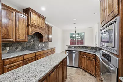 1104 Lynnwood Drive, Cleburne, TX 76033 - Photo 8