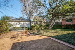 6327 Town Hill Ln, Dallas, TX 75214 - Photo 24