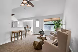 1601 Autumn Breeze Ln, Lewisville, TX 75077 - Photo 2