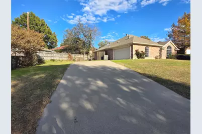 604 Valleyridge Court, Decatur, TX 76234 - Photo 4