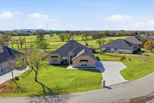 1801 Rockview Dr, Granbury, TX 76049 - Photo 2