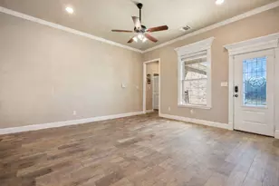 2306 Creek Dr, Granbury, TX 76048 - Photo 4