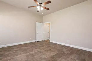 2306 Creek Dr, Granbury, TX 76048 - Photo 16