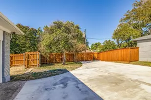 8011 Woodhue Rd, Dallas, TX 75228 - Photo 14