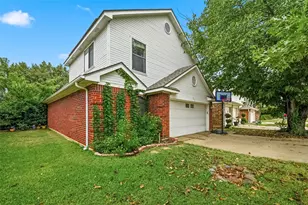 912 S Old Orchard Ln, Lewisville, TX 75067 - Photo 2