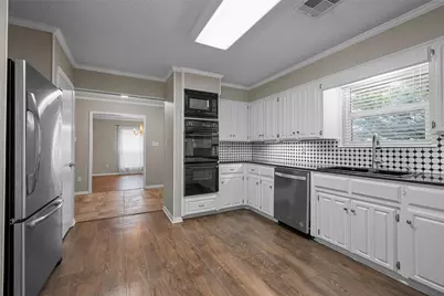 3900 Green Valley Drive, Waco, TX 76710 - Photo 8