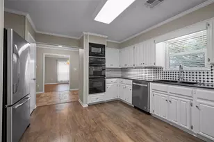 3900 Green Valley Dr, Waco, TX 76710 - Photo 8