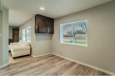 1704 Hillside Drive, River Oaks, TX 76114 - Photo 10