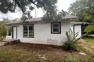 1466 E Myrtle St, Fort Worth, TX 76104 - Photo 2