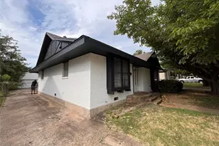 1104 E Robert St, Fort Worth, TX 76104 - Photo 2