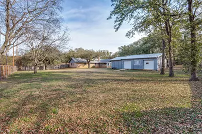 102 Hillside Drive W, Burleson, TX 76028 - Photo 32